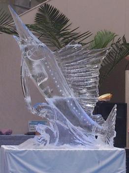 （３）氷の彫刻.jpg